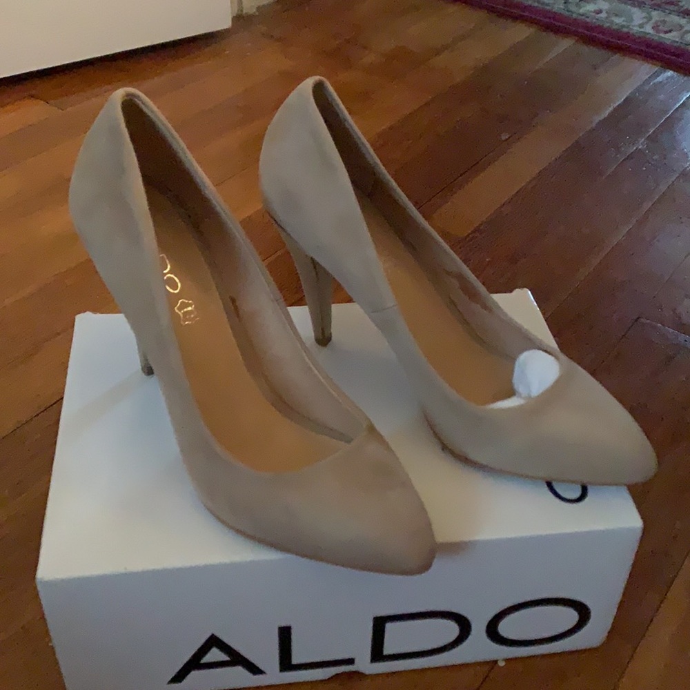 Pumps - Picture 2 of 3